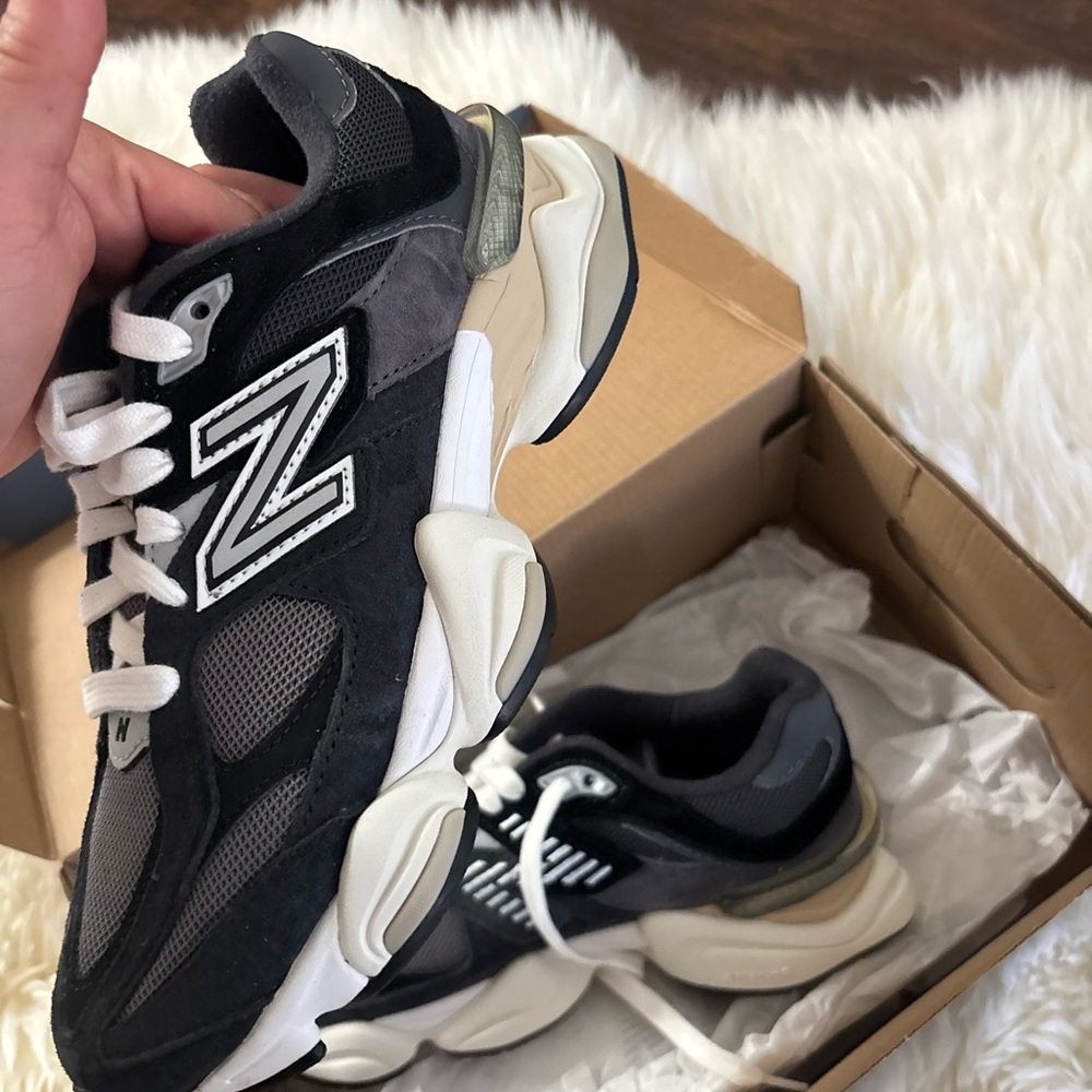 New Balance Black, Gray & Cream Chunky Athletic Sneakers 9060s